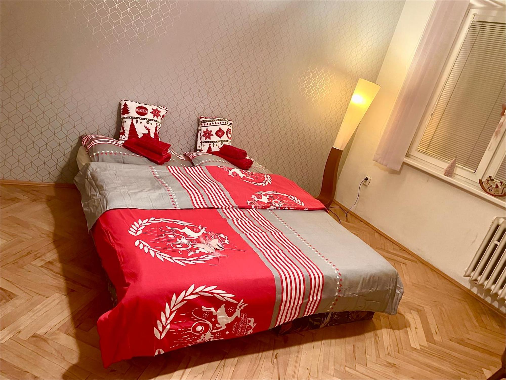 2,5 Izbovy Apartman V Ruzinove S Parkovanim Zdarma บราติสลาวา ภายนอก รูปภาพ