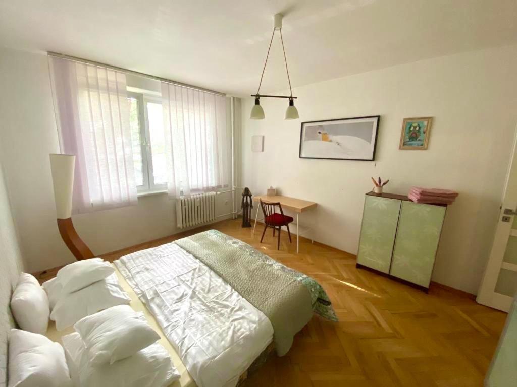 2,5 Izbovy Apartman V Ruzinove S Parkovanim Zdarma บราติสลาวา ภายนอก รูปภาพ